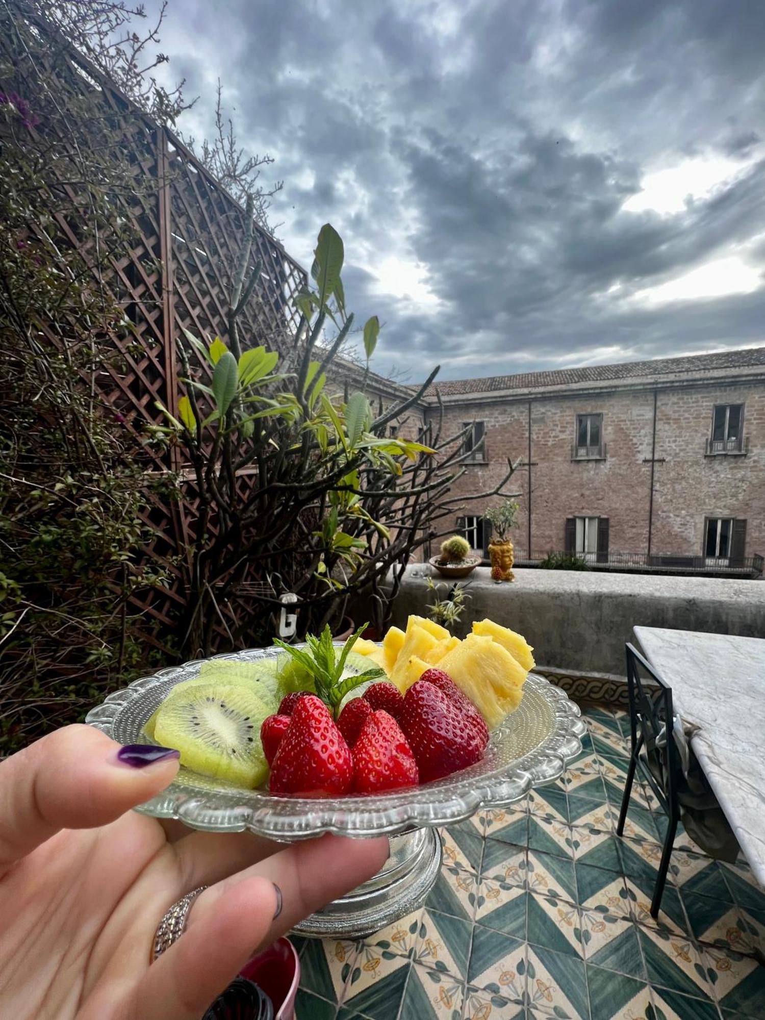 Donna Guia Suite Palermo Exterior foto